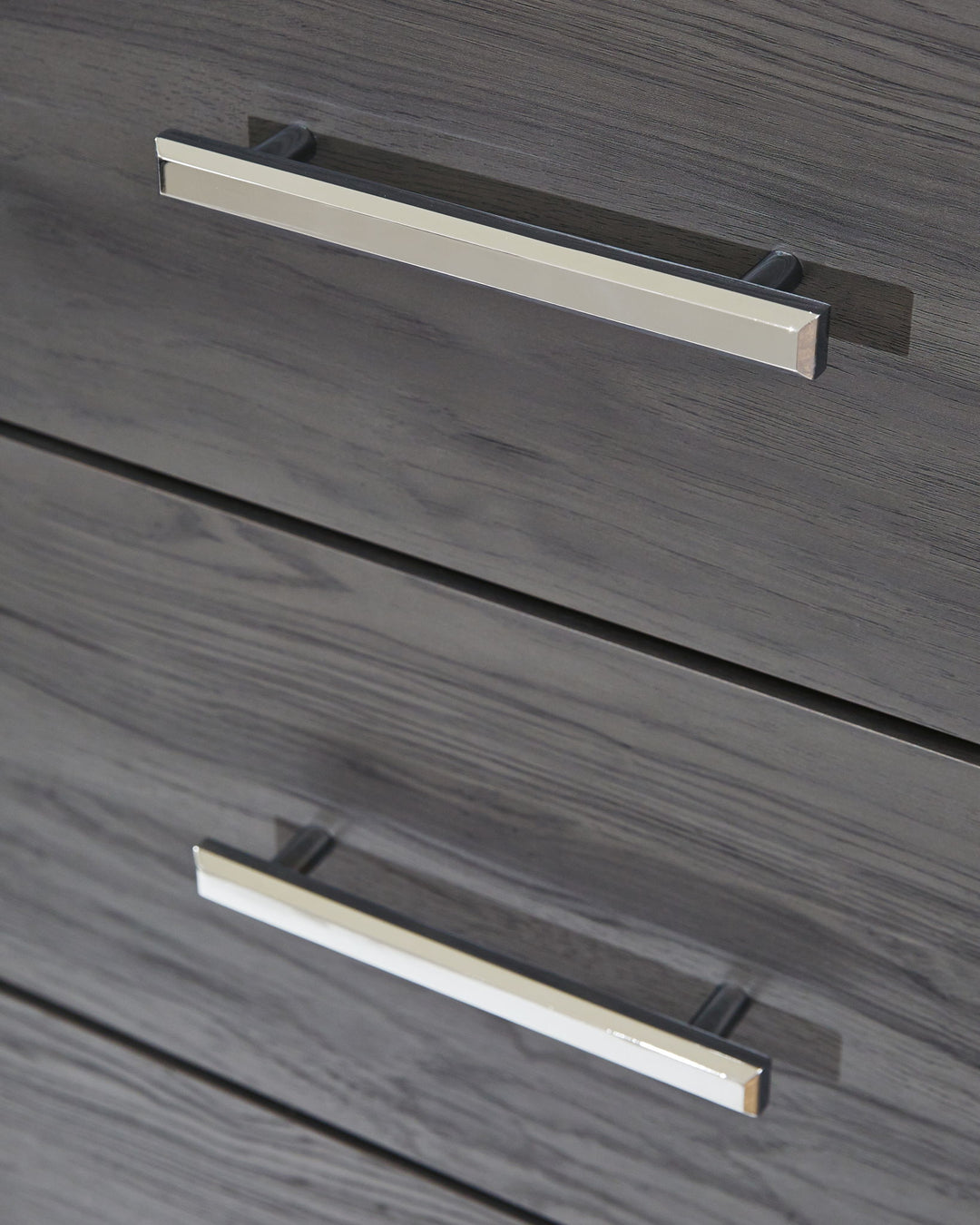 Lodanna - Five Drawer Chest - Gray